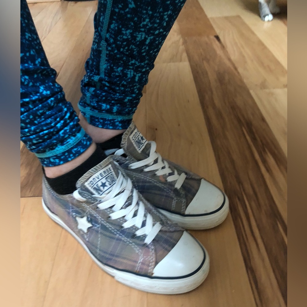 Converse ONE STAR Gray & CREAM LOW TOP Sneaker Woman’s Size 9